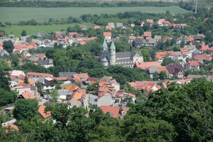 Nr.183 - Frsterblick Gernrode. Vom Frsterblick hat man eine schne Aussicht auf Gernrode mit der berhmten Stiftskirche und den nrdlichen Vorharzgebiet.