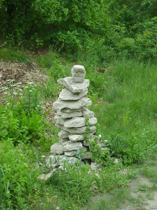 Ob diesen Steinhaufen die Natur gemacht hat?
Ich bin mir sicher das waren die Spaziergnger im Park ;-)