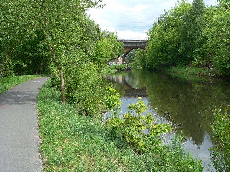 Oder-Havel-Radweg in Eberswalde. Es geht im Grnen am Finowkanal entlang. 17.5.2007