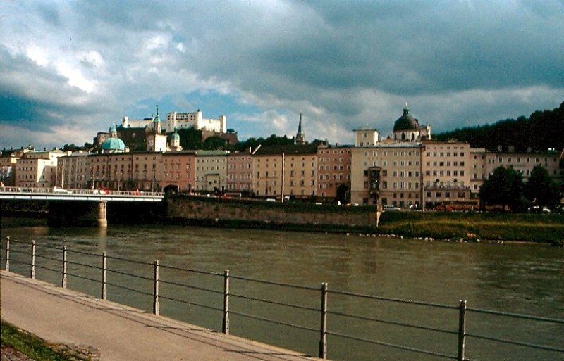 Panorama der Salzburger Innenstadt im Sommer 2000 