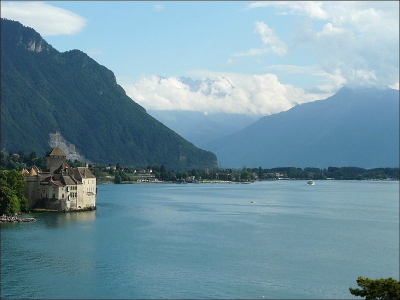 Postkartenmotiv am Genfer See: das Chteau de Chillon und die Dents-de-Midi aufgenommen am 02.08.08. (Jeanny)