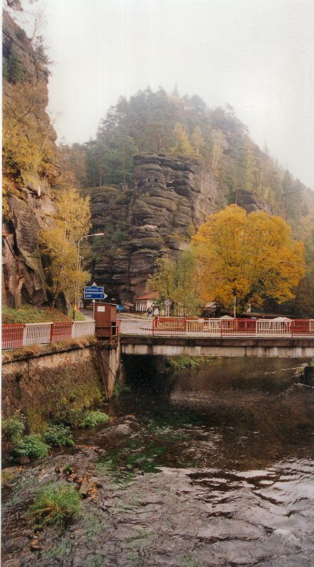 Schsich-Bhmische-Schweiz, Hrensko, Wege zur Klamm und zum Prebischtor (links)