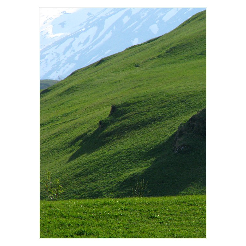 Schiefe Wiese -

Landschaftsimpression Urserental bei Hospental. 

13.05.2008 (J)