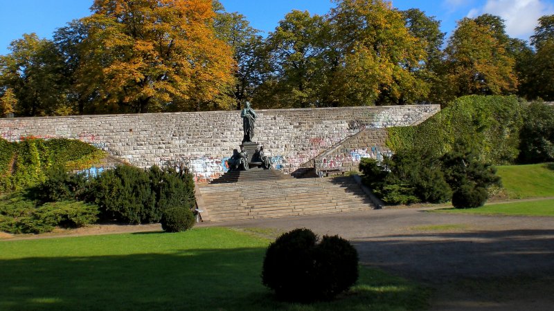 Schillerdenkmal im Schillerpark. Berlin-WEDDING, Herbst 2007