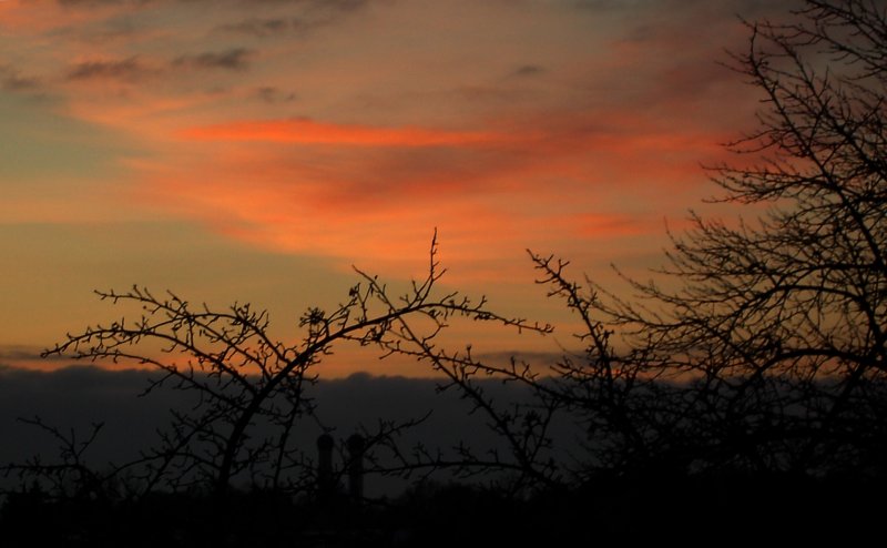 Schne Stimmungs-Aufnahmen von meinen Zimmerfenster aus Fotografiert am 16.11.2007 (Mit der Gartlberg Kirche von Pfarrkirchen)   