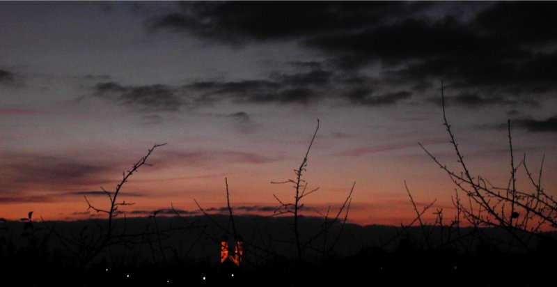 Schne Stimmungs-Aufnahmen von meinen Zimmerfenster aus Fotografiert am 16.11.2007 (Mit der Gartlberg Kirche von Pfarrkirchen)   