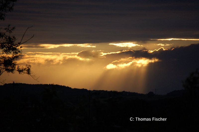 Sonne zwischen Regenwolken um Lichtenfels 26.06.07 