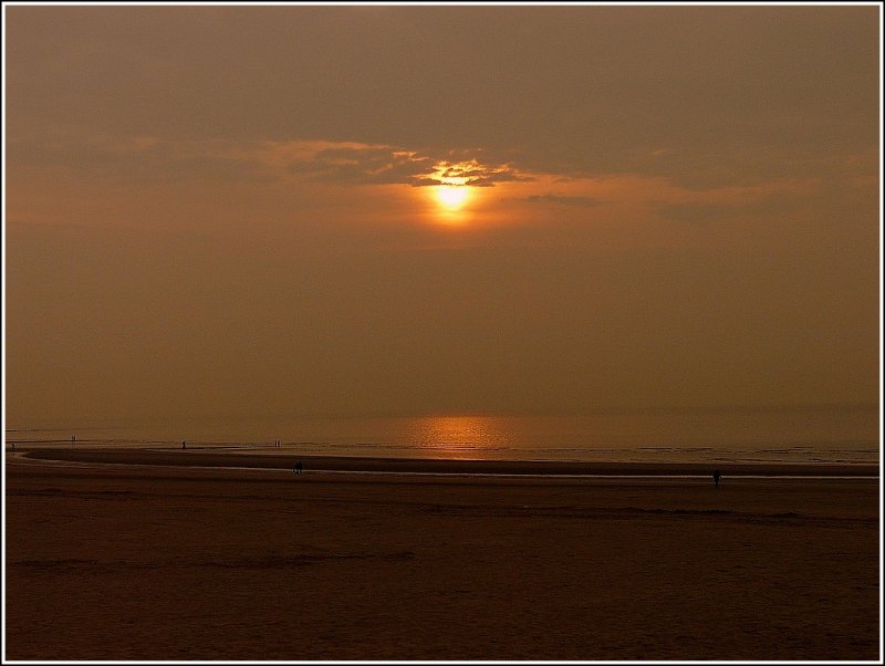 Sonnenuntergang am 11.04.09 am Strand von Blankenberge. (Jeanny)