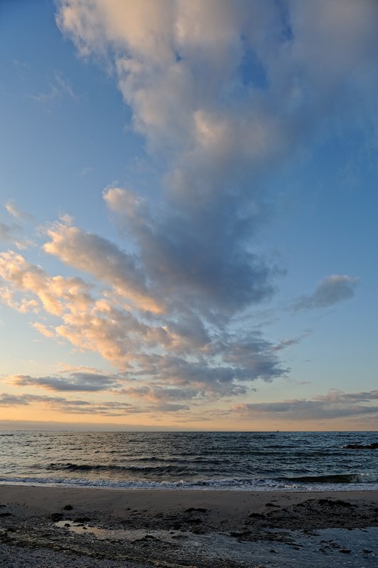 Sonnenuntergang am Strand von Heidkate im Frhjahr 2009.