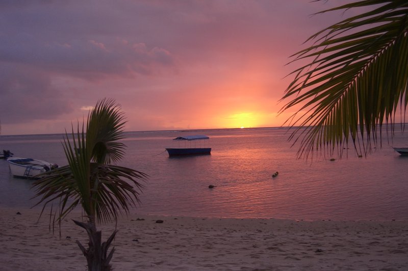 Sonnenuntergang am Strand von Le Morne. 17.4.2007