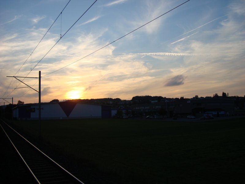 Sonnenuntergang ber der Bahnlinie Luzer-Olten, 22.07.2008