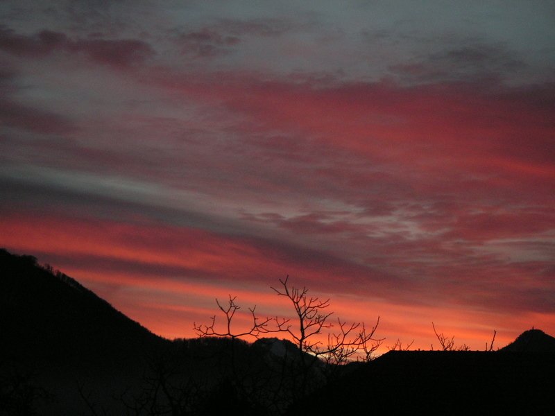 Sonnenuntergang, fotografiert aus meinem Zimmerfenster