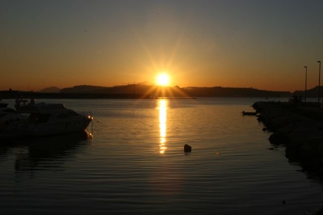 Sonnenuntergang im Hafen von Pozzuoli.