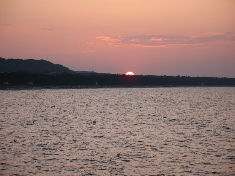 Sonnenuntergang in Rgen,von der Seebrcke Binz aus fotografiert.
(Juni 2007)