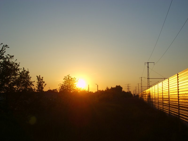 Sonnenuntergang ber Berlin. Zur rechten die Stadtbahn, 7.5.2008