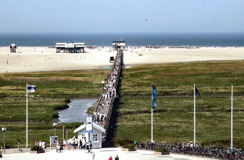 Steg zum Bedestrand in St. Peter-Ording (OT Bad), 2004