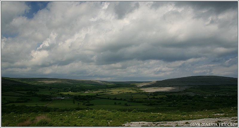 The Burren - Hgellandschaft in der Nhe von Ballyvaughan, Irland Co. Clare