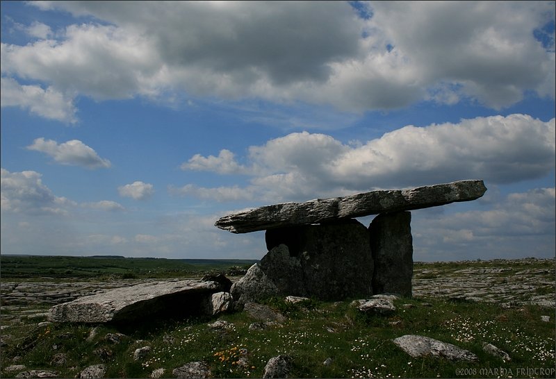 The Burren - Poulnabrone Dolmen, Irland Co. Clare... Wir haben ihn uns natrlich auch angesehen. 