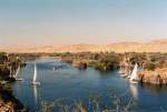 Rechtes Nilufer südlich der Stadt Assuan in Ägypten. Aufnahme: April 1988 (digitalisiertes Negativfoto).