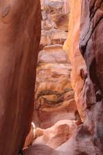 24.11.2012: Blick zwischen die Felsen des Coloured Canyon im Sinaigebirge