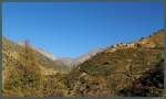 Viele der Berbersiedlungen im Hohen Atlas sind nur schwer erreichbar. Hier ist eine Siedlung in einem Seitental des Ourikatals auf etwa 1500 m Höhe zu sehen. (19.11.2015)