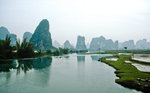 Karstberge am Li-Fluss bei Guilin. Bild vom Dia. Aufnahme: April 1989.