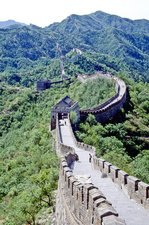 Landschaft an der Chinesischen Mauer bei Badaling. Bild vom Dia. Aufnahme: Mai 1989