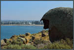 Der Umbrella Rock auf Granite Island, einer kleinen Insel bei Victor Harbor, South Australia.