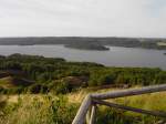 Auf dem Bild ist der Juls zu erkennen, in dem sich ein kleine Insel befindet. Das Bild wurde von einem Aussichtspunkt namens Himmelbjerget aus geschossen. Diese Landschaft findet man in der Nhe der dnischen Stadt Silkeborg