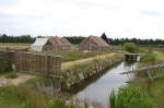 Bei Falen nahe Bork Havn ist das Wickingermuseum zu entdecken , das sich in die Landschaft einpasst.