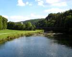 Naturpark Obere Donau, mit einer Eisenbahnbrcke der Donautalbahn und im Hintergrund die Burgruine Dietfurt, Aug.2007