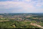 Blick vom Hohenhewen (844 m ü. NN) im Hegau Richtung Nordosten bzw. auf die Stadt Engen, wenige Stunden vor einem Gewitter.
[15.7.2018 | 12:20 Uhr]