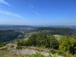 Blick von der 634m hoch gelegenen Kssaburg am Hochrhein in Richtung Sd-West zum Schweizer Kurort Bad Zurzach, Sept.2015