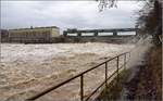 Hochwasser am Rhein am 5.1.2018, durch das Kraftwerk und die geöffneten Wehre des Laufkraftwerks Ryburg-Schwörstadt rauschte zum Zeitpunkt der Aufnahme die 7-fach mehr Wasser als den