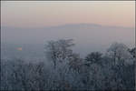 Sonnenaufgangs-Spiegelung bei Kälte -     Blick von Kernen-Rommelshausen nach Waiblingen-Beinstein, wo sich die Sonne in einer Terassenbau spiegelt.