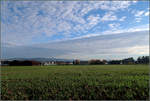 Wolken auf verschiedenen Ebenen und eine klare Kante -

Rommelshausen, 14.11.2020 (M)