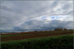 Ein sanfter Bogen in den Wolken -

Wolken haben immer wieder auf andere Art eine subtile Schönheit. So gesehen zwischen Waiblingen-Beinstein und Rommelshausen.

16.11.2020 (M)