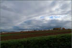 Ein sanfter Bogen in den Wolken -

Wolken haben immer wieder auf andere Art eine subtile Schönheit. So gesehen zwischen Waiblingen-Beinstein und Rommelshausen.

16.11.2020 (M)