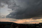 Wolkenbilder des Tiefs 'Bernd' - 

Erster Regen fällt aus einer dunklen Wolken. Kurze Zeit später ging ein kurzer heftiger Regenschauer über Rommelshausen nieder.

16.07.2021 (M)