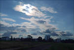 Wolkenbilder des Tiefs 'Bernd' -     Wolken im Gegenlicht, darunter der nordöstliche Ortsrand von Kernen-Rommelshausen.