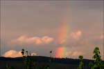 Regenbogen, teilweise von Wolken verdeckt -    Über der Buocher Höhe nördlich des Remstal scheint der Regenbogen auf seiner linken Seite verankert zu sein.