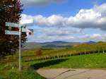 Kreuzung am Tuniberghhenweg, im Hintergrund der Kaiserstuhl, Okt.2015