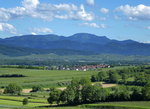 Blick vom Tuniberg in der Rheinebene zum 1414m hohen Belchen im Sdschwarzwald, Mai 2014