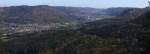 So sieht das Eyachtal aus, wenn man auf dem Hrnle steht. Der Blick schweift von Laufen (links) ber Lautlingen nach Ebingen.
Datum: 22. Oktober 2006. Panorama aus drei Bildern