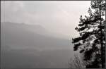 Das Sonnenlicht kämpft sich durch den Nebel -     bei Meßstetten-Tieringen auf der Schwäbischen Alb,     06.04.2012 (J)