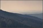 Weitblick in den Dunst -     Blick vom Albtrauf bei Meßstetten-Tieringen ins Land.