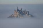 Am 29. November 2014 hatten wir auf der Schwäbischen Alb mal wieder eine Wetterlage, welche das  Märchenschloss  - den Hohenzollern - aus dem Nebel auftauchen ließ. Aufgenommen wurde das Bild vom Zeller Horn aus.