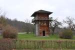   Gegenüber der Zufahrt zum Kloster Lorch steht dieser nachgebaute römische Wehrturm, der an den Limes erinnern soll.