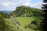 21. Mai 2017:
Der knapp 963 Meter hohe Lochenstein am Rande der südwestlichen Schwäbischen Alb in seiner ganzen Schönheit.