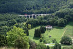 Das obere Filstal -

... bei Wiesensteig. Blick vom Naturschutzgebiet 'Sterneck' übers Tal zur Todsburg-Hangbrücke der Autobahn A8. 

10.08.2021 (M)
